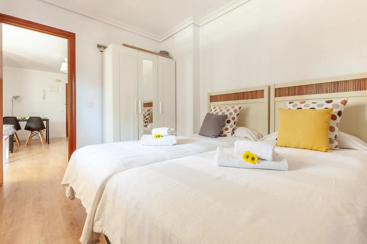 Apartamento Luminoso Y Acogedor En Sevilla. A/C.
